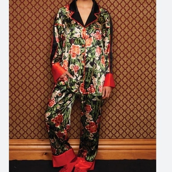 REVOLVE x HAHt Pajama Set Flock 2gether Noir
HAH retail $248 plus size 2XL - Picture 12 of 12